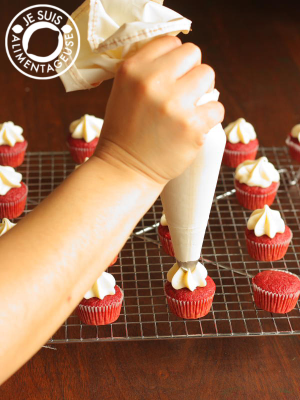 Natural Red Velvet Cupcakes | alimentageuse.com - Naturally made, vegan with no artificial food colouring!  #cupcakes #vegan #beets